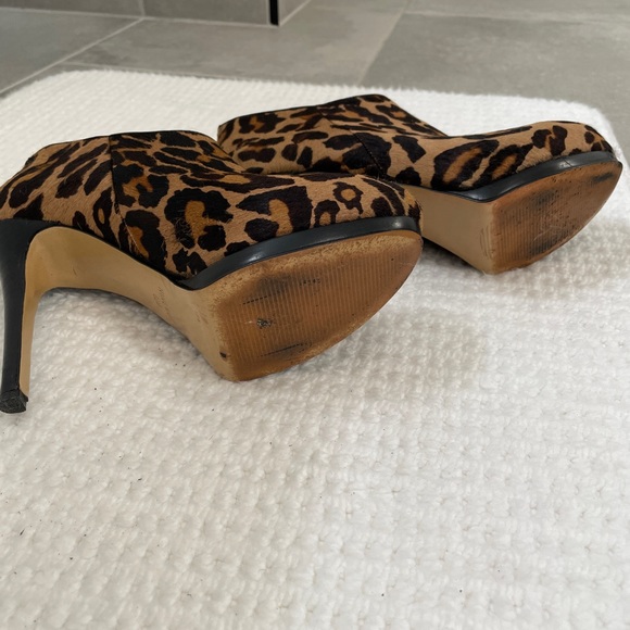 Nine West Leopard print booties, size6.5 - Picture 7 of 8